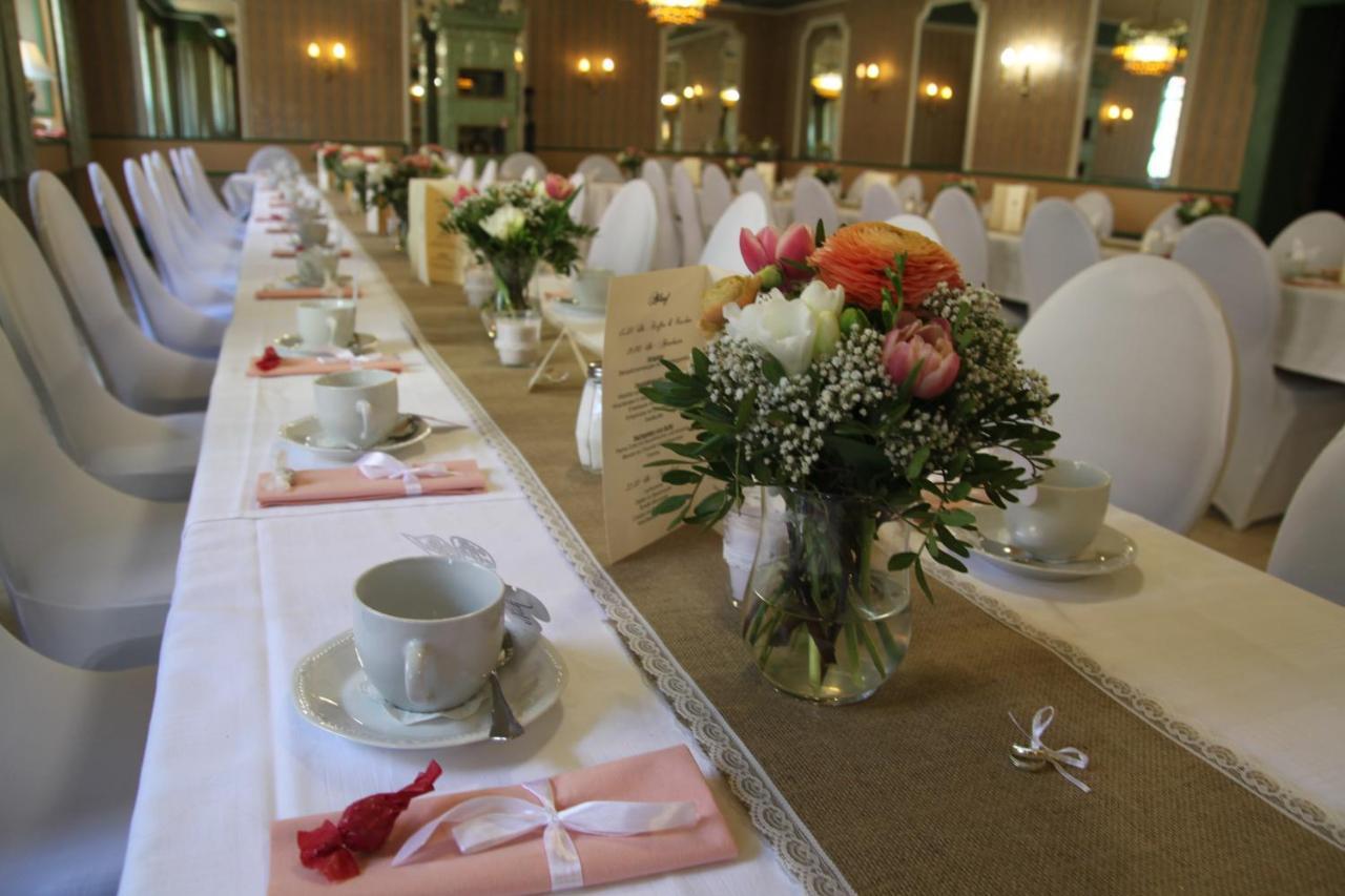 Hotel-Gasthof Zur Post Фелбург Екстериор снимка