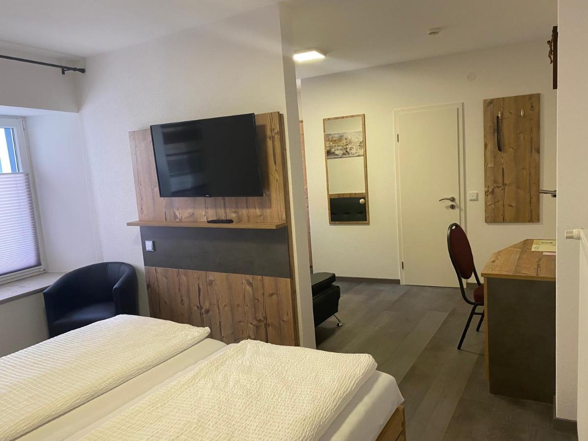 Hotel-Gasthof Zur Post Фелбург Екстериор снимка