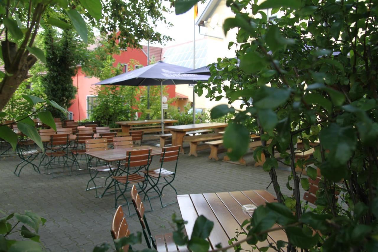 Hotel-Gasthof Zur Post Фелбург Екстериор снимка