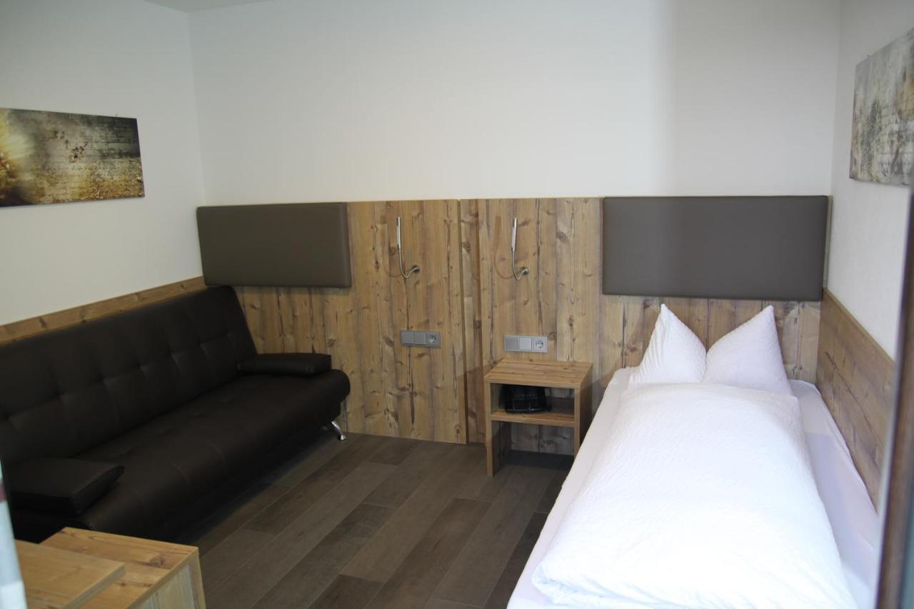 Hotel-Gasthof Zur Post Фелбург Екстериор снимка