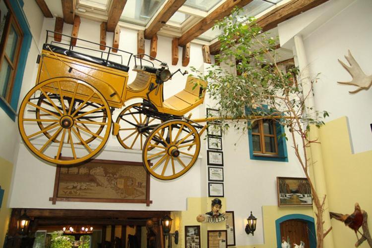 Hotel-Gasthof Zur Post Фелбург Екстериор снимка