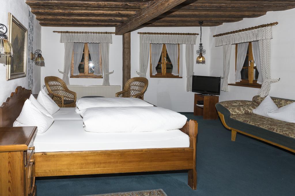Hotel-Gasthof Zur Post Фелбург Екстериор снимка
