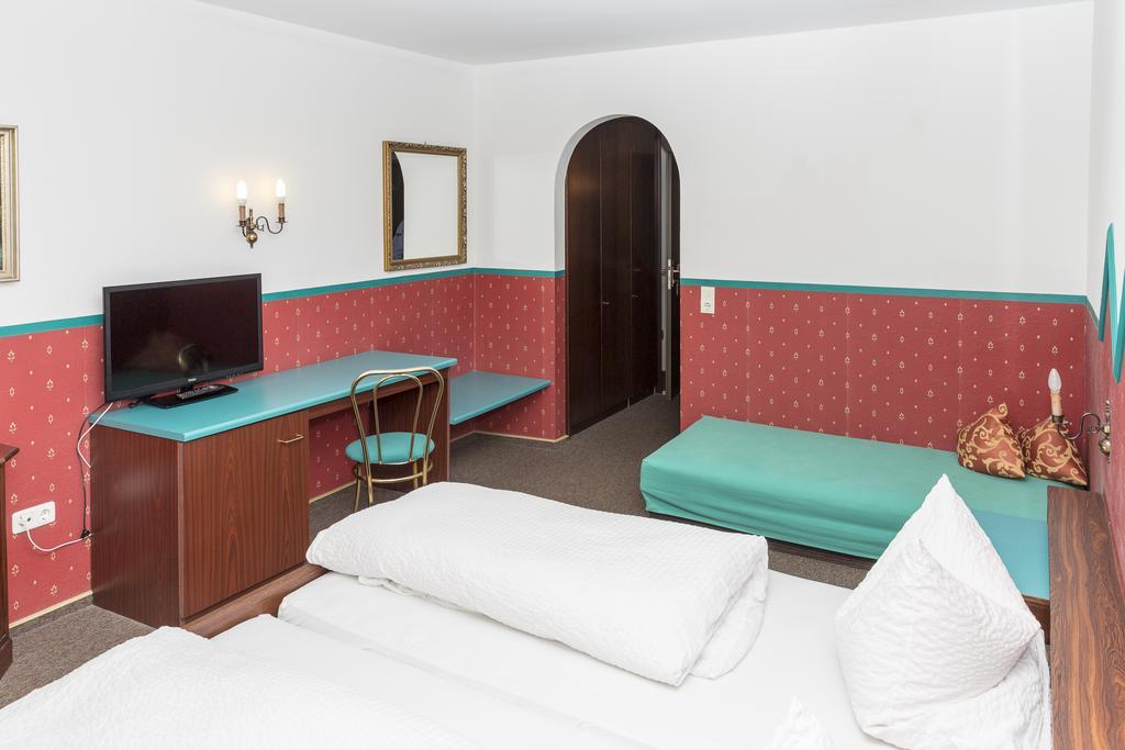 Hotel-Gasthof Zur Post Фелбург Екстериор снимка